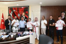 BOLU BELEDİYE BAŞKANIMIZ TANJU ÖZCAN MİLLİ SPORCULARIMIZI AĞIRLADI