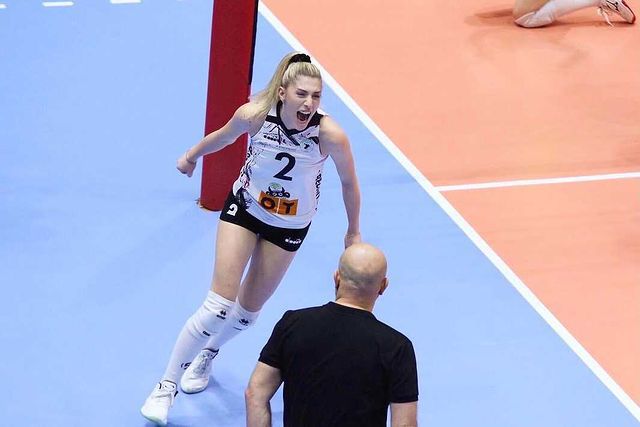 İDİL NAZ KANBUR “BAŞKANLARIMIZ ÖZCAN VE BARUT İLE BOLU BİR VOLEYBOL KENTİ OLACAKTIR”